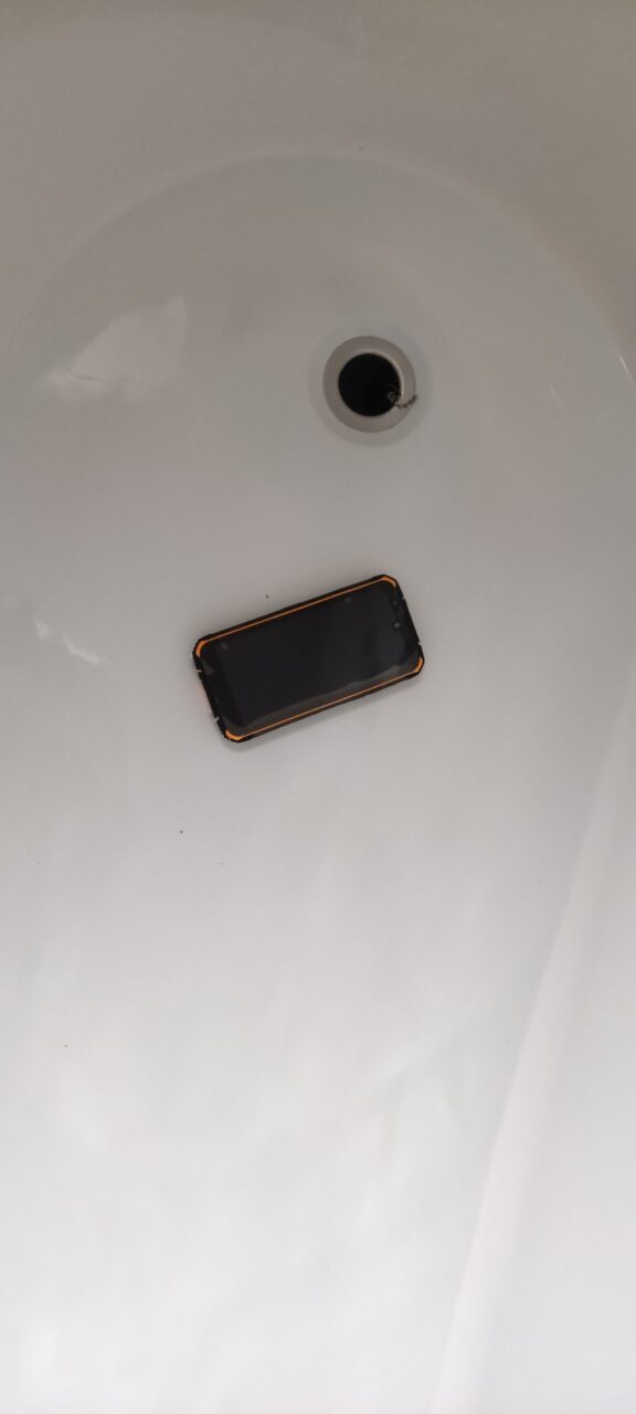 Dogee S59 Pro Phone In Water