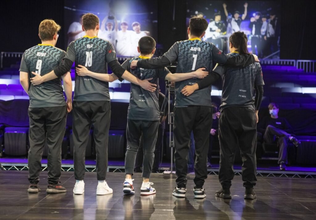 Evil Geniuses LCS Team Taking A Bow After Their Tiebreaker