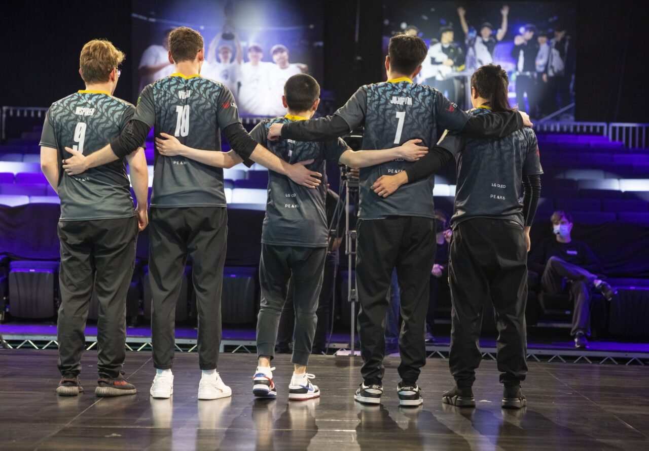 Evil Geniuses LCS roster Taking A Bow After Their Tiebreaker