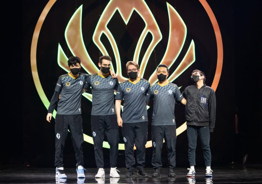 Evil Geniuses Taking A Bow At MSI 2022 After Beating T1.