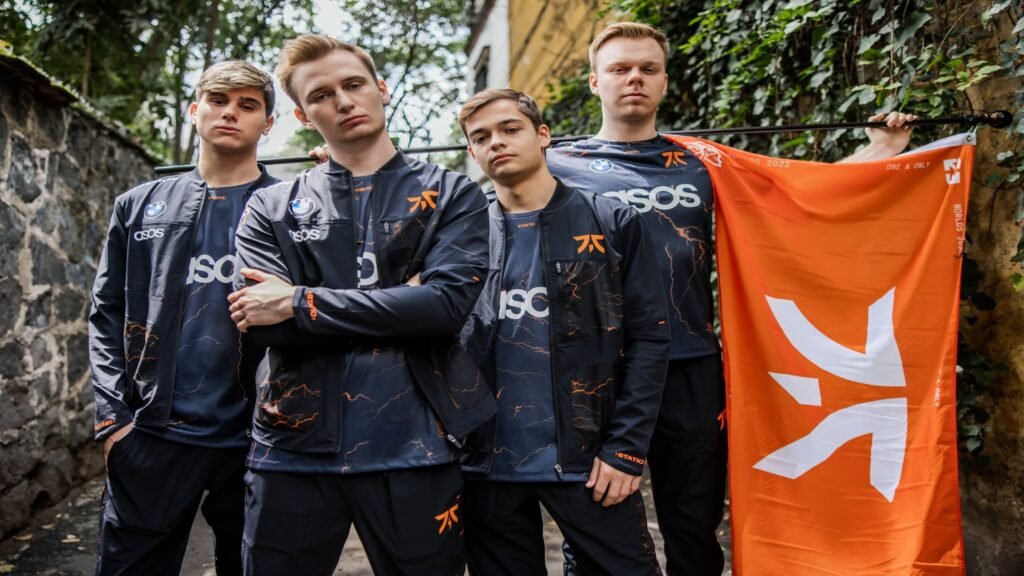 Fnatic's roster during the 2022 Worlds Play-ins day one promotions