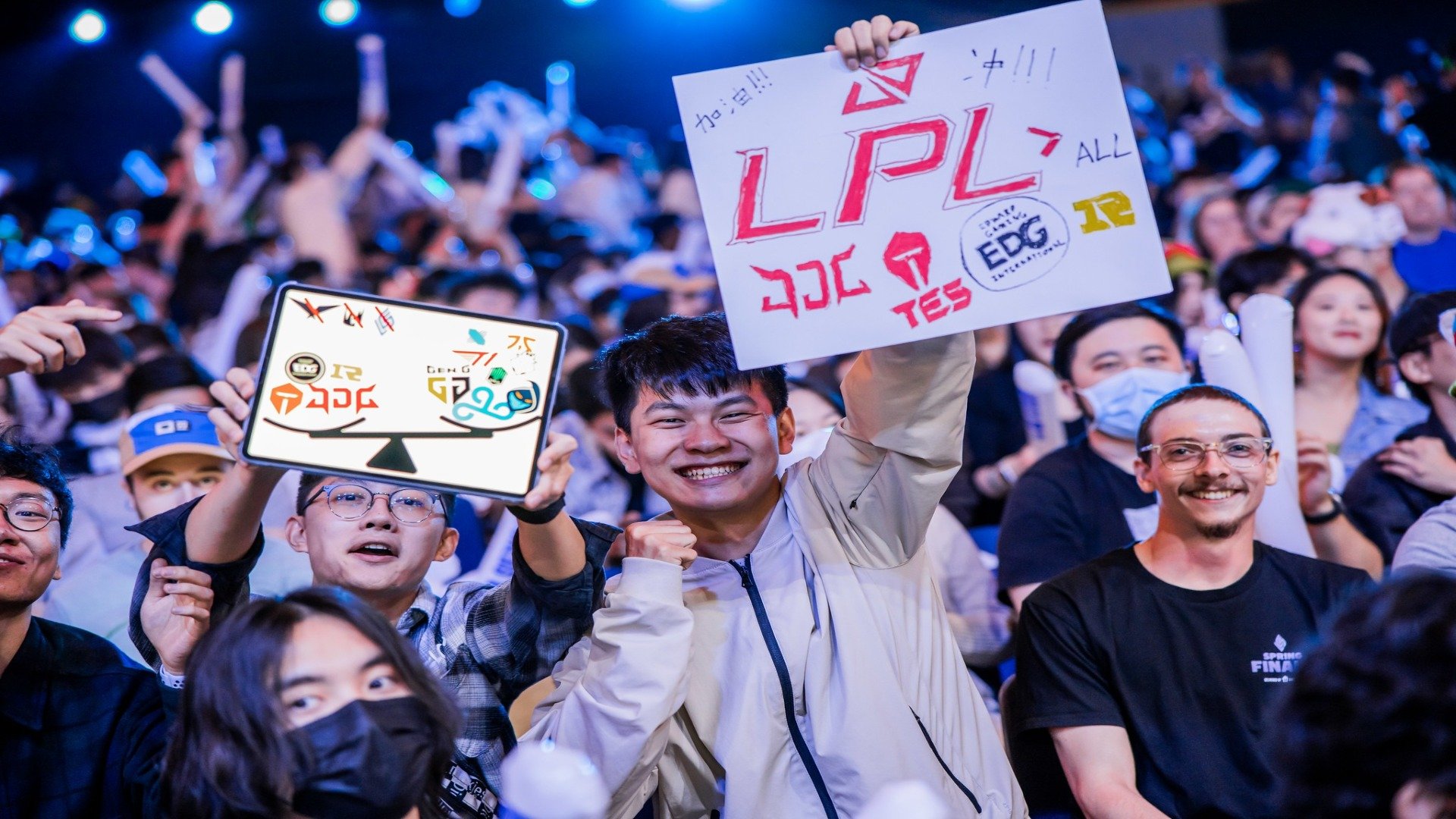 Fans cheering in New York City during Worlds groups day one