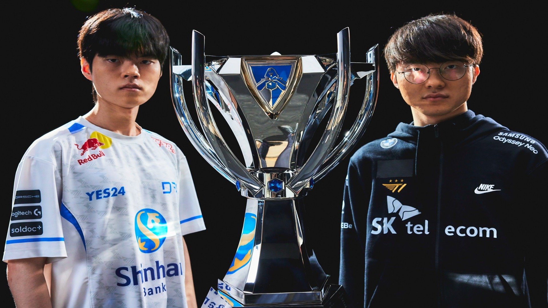 Deft and Faker posing for the Worlds Finals hype video