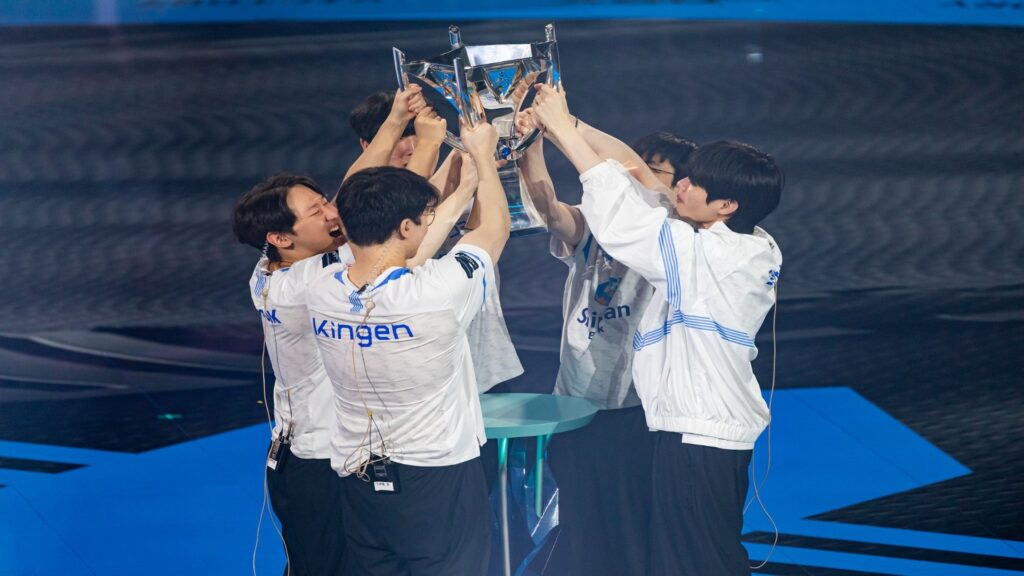 DRX lifting the Summoner's Cup after winning the 2022 Worlds Finals