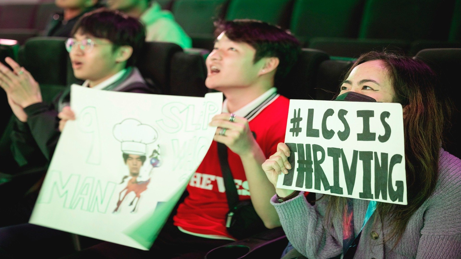 Fans cheering during the 2023 LCS Spring Split day two