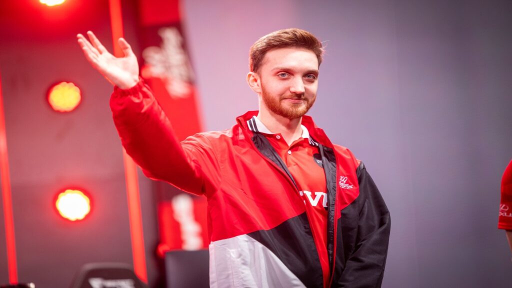 100 Thieves Closer waving to the crowd during the 2023 LCS Spring Split day fourteen